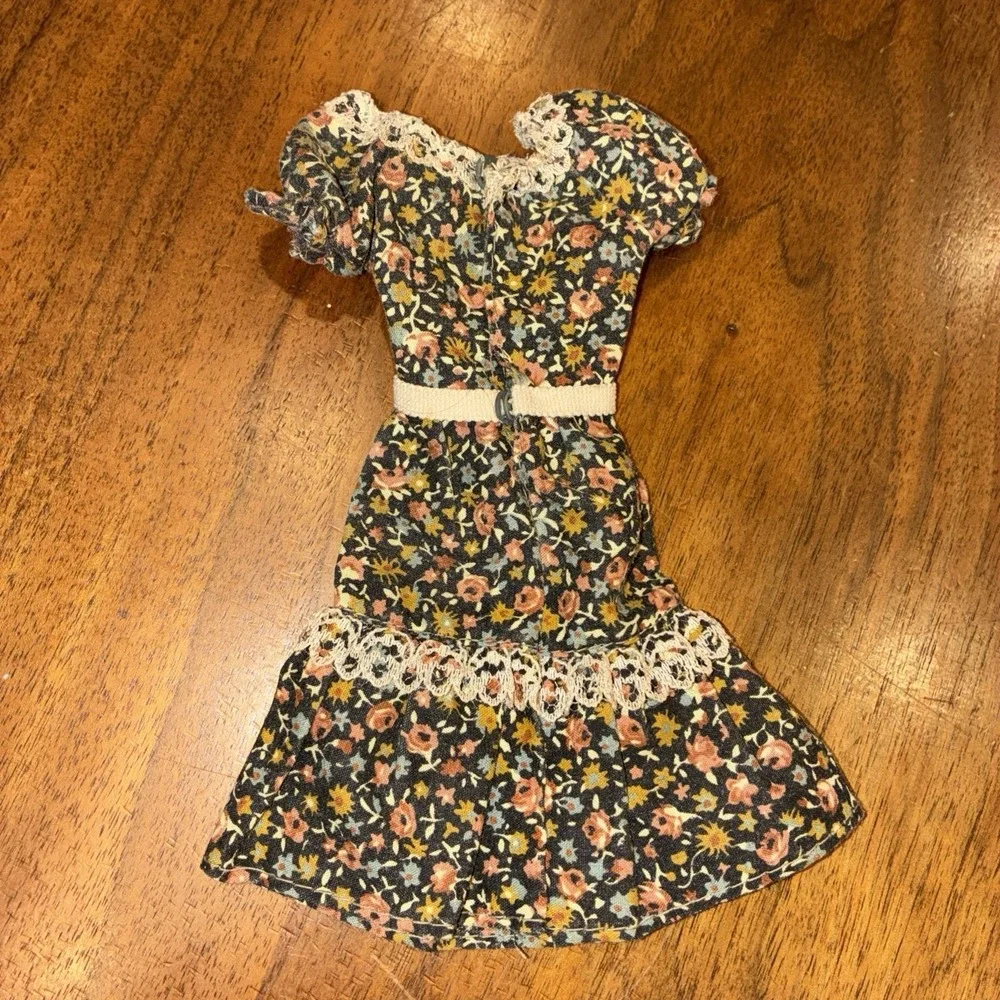 VINTAGE SINDY DOLL FLORAL DRESS